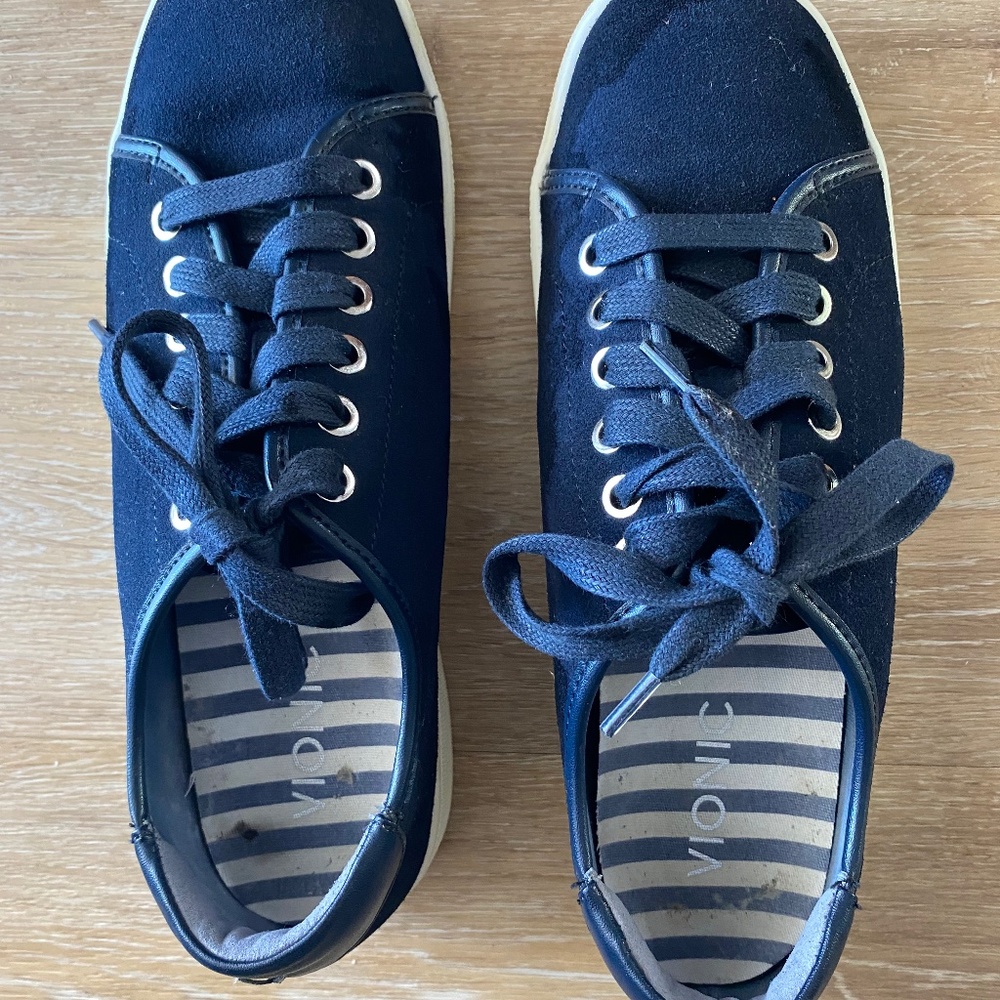 Vionic Cotton/Suede navy sneakers